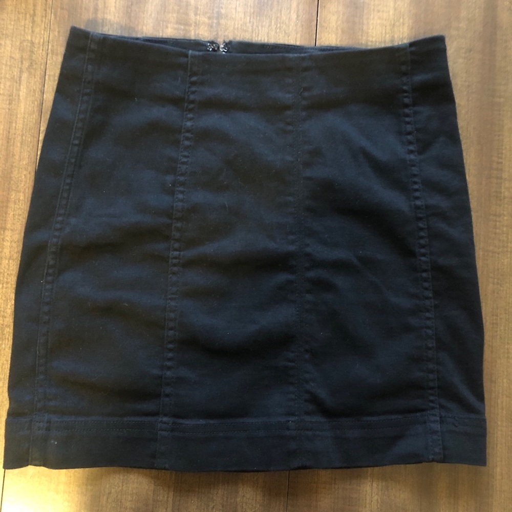 Women’s black pencil/mini skirt